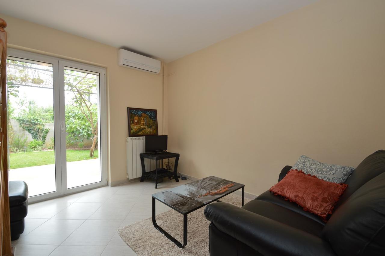 Apartment With Garden - Ana 1 Mali Lošinj Extérieur photo